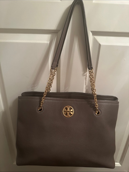 Tory Burch Handbags - Tory Burch Grey Leather slouchy shoulder/crossbody purse